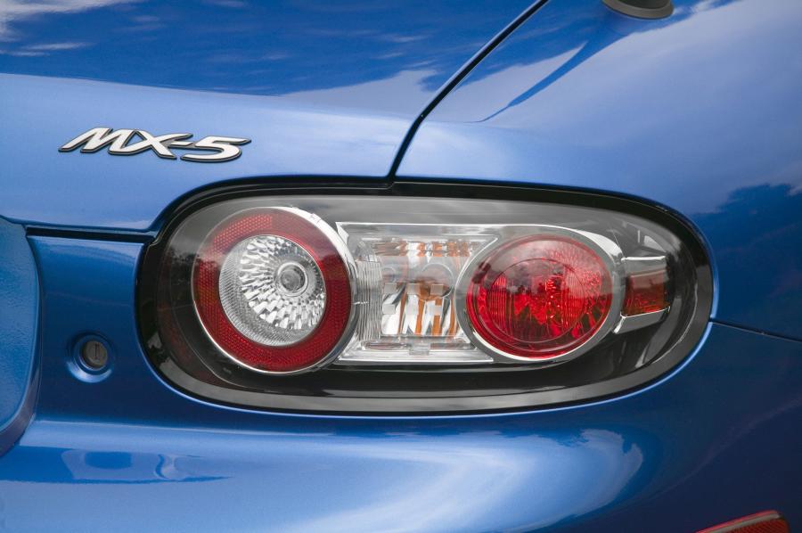  Mazda MX-5 Roadster Coupe 2006 года  (фото 206 из 212)